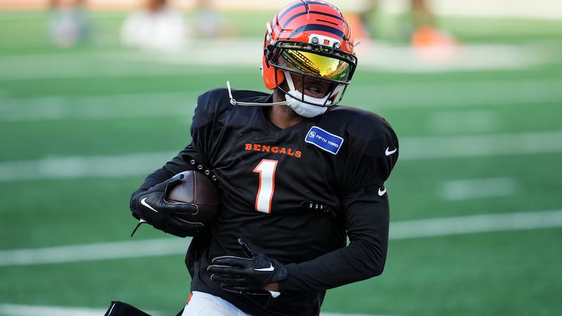 Cincinnati Bengals wide receiver Ja'Marr Chase (1) performs a drill during practice at the NFL...